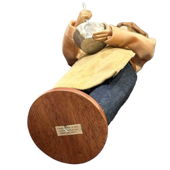 Vintage Christmas Caroler Figure “ The Baker” 13 inches - Picture 10 of 11